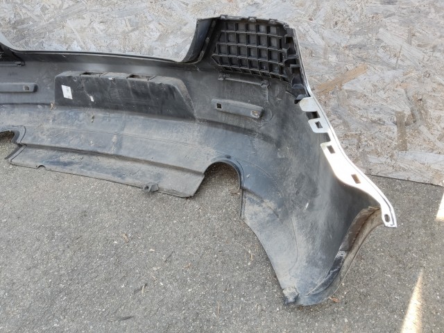 104432 Alfa Romeo 159 hátsó lökhárító 2 kipufogós, nem parkszenzor helyes, alsó rögzítőpont sérült