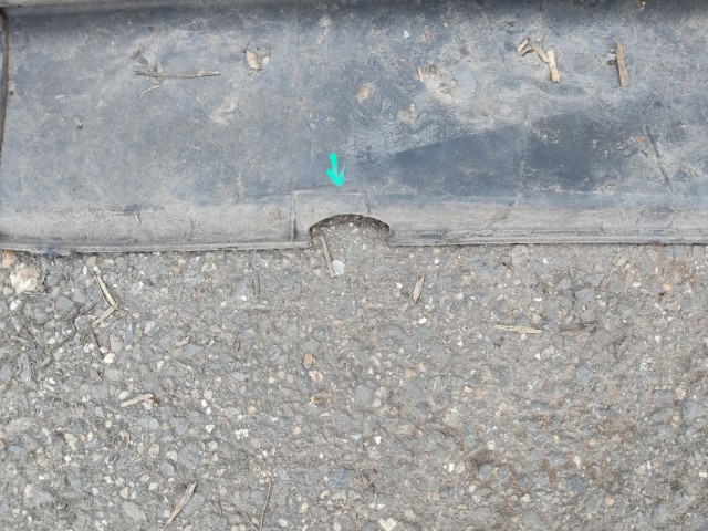 104432 Alfa Romeo 159 hátsó lökhárító 2 kipufogós, nem parkszenzor helyes, alsó rögzítőpont sérült