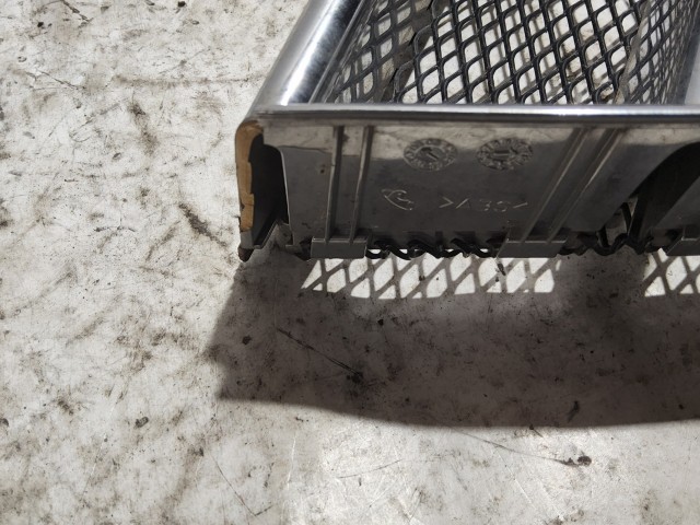 179764 Alfa Romeo Brera, Spider 2005-2010 Díszrács, a képen látható sérüléssel