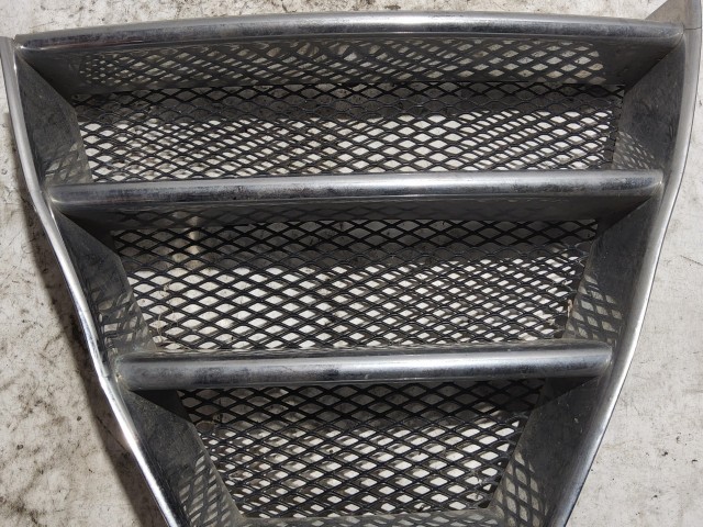 179764 Alfa Romeo Brera, Spider 2005-2010 Díszrács, a képen látható sérüléssel