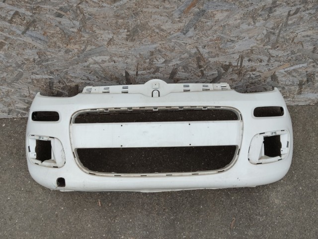 179824 Fiat Panda III. 2012-2024 első lökhárító, a képen látható sérüléssel