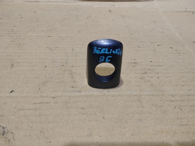 Citroen Berlingo 2008-2012 Zárbetét kupak Használt bal első