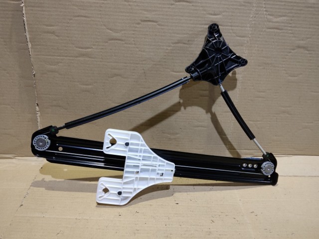 Skoda Karoq 2018 jobb hátsó ablakemelő mechanika 575839462A