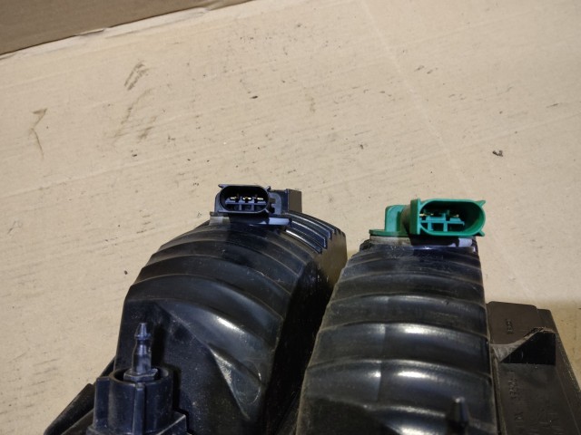 176726 Dodge Journey bal hátsó belső lámpa 04806369AB