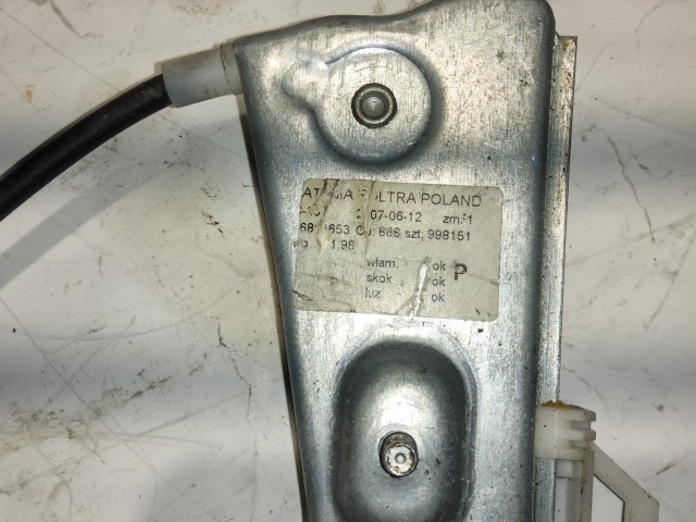 Fiat Panda II. 46803653 számú, jobb hátsó manuális ablakemelő