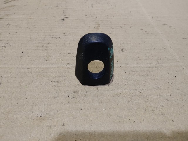 Toyota Yaris II. 2006-2011 2006-2011 Zárbetét kupak Használt bal első