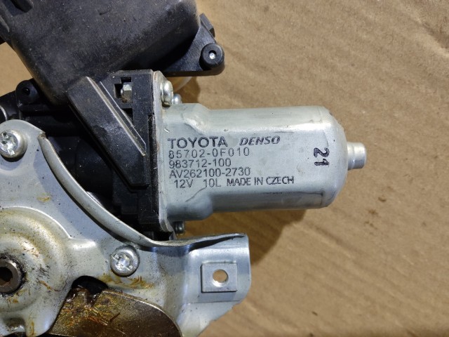 Toyota Yaris 2006-2011 bal első elektromos ablakemelő 85702-0F010