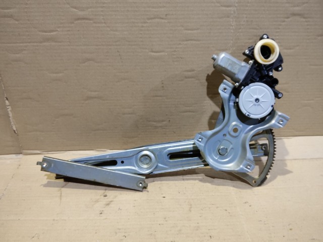 Toyota Yaris 2006-2011 bal első elektromos ablakemelő 85702-0F010