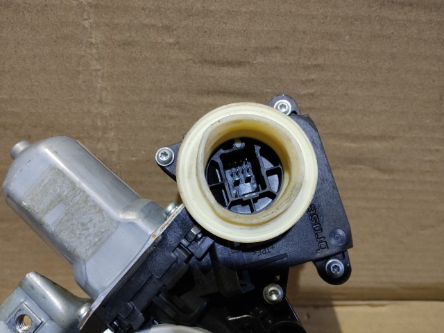 Toyota Yaris 2006-2011 bal első elektromos ablakemelő 85702-0F010