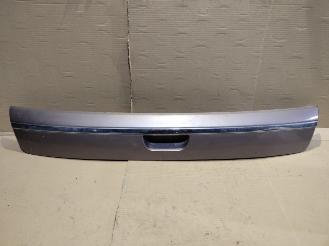 Csomagtérajtó betét