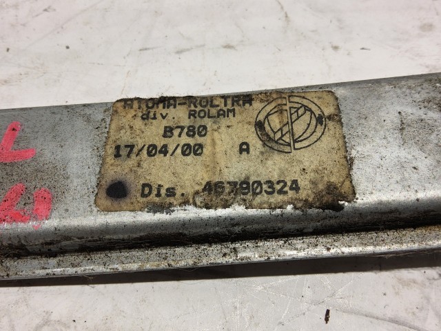 Lancia Lybra 46790324 számú, jobb hátsó manuális ablakemelő