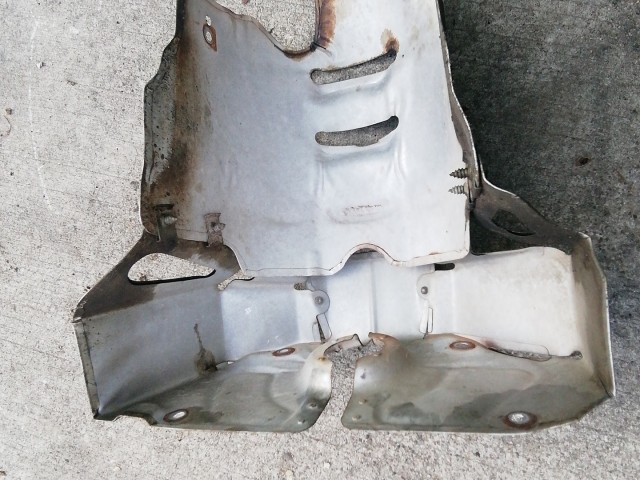 Ford Fiesta 2008-2017 Kipufogó hővédő lemez Használt  1250