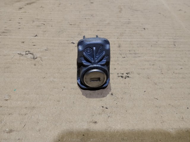 Opel Corsa D 2006-2014 Zárbetét ház Használt Bal