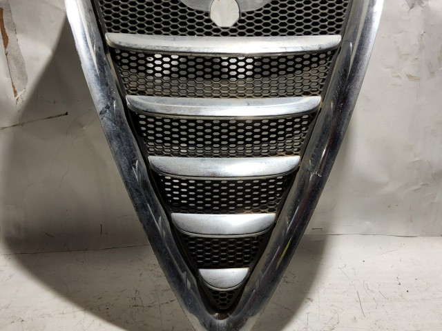 180189 Alfa Romeo GT 2003-2010 Díszrács a képen látható sérüléssel 71736462