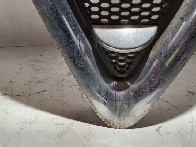 180189 Alfa Romeo GT 2003-2010 Díszrács a képen látható sérüléssel 71736462