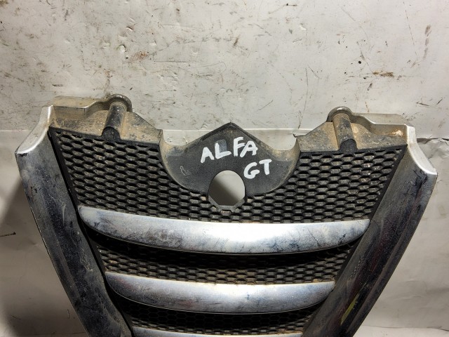 180189 Alfa Romeo GT 2003-2010 Díszrács a képen látható sérüléssel 71736462