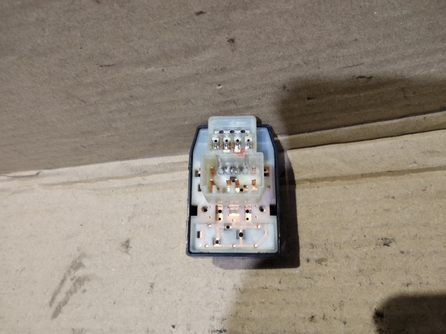 176904 Kia Sorento 2009-2015 Tükör állító kapcsoló