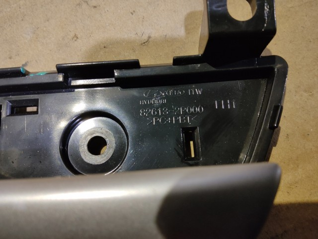 Kia Sorento 2009-2015 bal oldali belső kilincs 82613-2P000