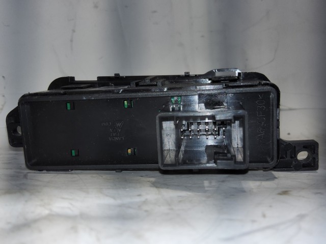 Alfa Romeo Giulietta ködlámpa kapcsoló 156102173