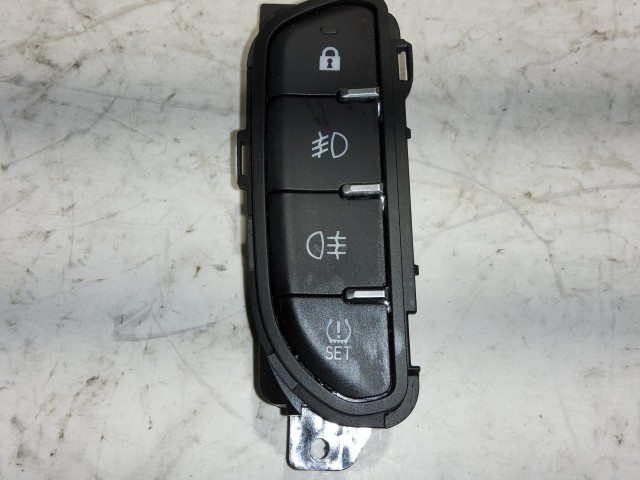 Alfa Romeo Giulietta 156104715 számú ködlámpa kapcsoló 