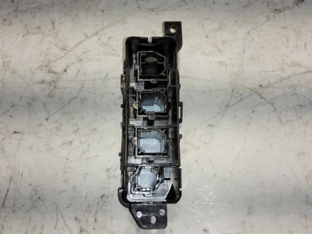 Alfa Romeo Giulietta 156104715 számú ködlámpa kapcsoló 