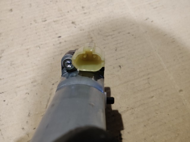 Kia Sorento 2009-2015 Jobb első ablakemelő motor 82460-2P000