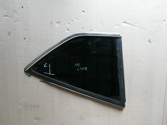 181649 Ford Kuga I. 2008-2012 bal hátsó fix üveg a karosszériában, képen látható sérüléssel