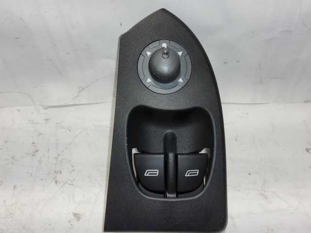 Fiat Ducato  2003-2006 utángyártott új, bal oldali ablakemelő kapcsoló