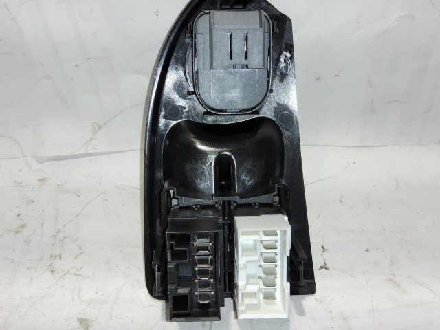 Fiat Ducato  2003-2006 utángyártott új, bal oldali ablakemelő kapcsoló