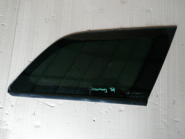 181628 Dodge Journey 2008-2020 bal hátsó fix üveg karosszériában, a képen látható sérüléssel