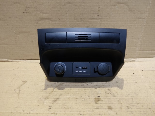 Kia Sorento 2009-2015 Közép konzol Használt