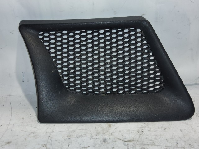 180746 Alfa Romeo Gt jobb első felső díszrács, a képen látható sérüléssel