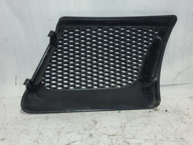 180746 Alfa Romeo Gt jobb első felső díszrács, a képen látható sérüléssel