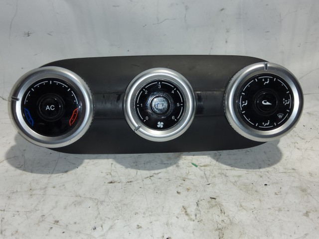 Alfa Romeo Giulietta manuál fűtés kapcsoló 156100041