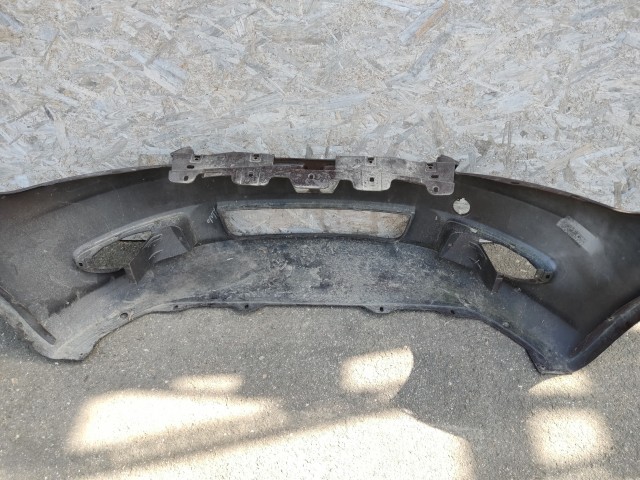 180818 Fiat Linea 2007-2012 első lökhárító, a képen látható sérüléssel