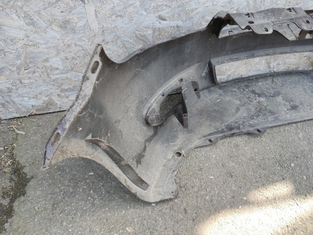 180818 Fiat Linea 2007-2012 első lökhárító, a képen látható sérüléssel