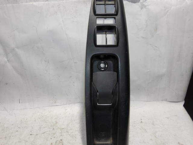 Fiat Doblo III. 735484920 számú, bal első, négy ablakemelő kapcsoló tartós, belső kilincs 