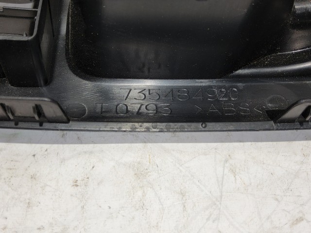 Fiat Doblo III. 735484920 számú, bal első, négy ablakemelő kapcsoló tartós, belső kilincs 