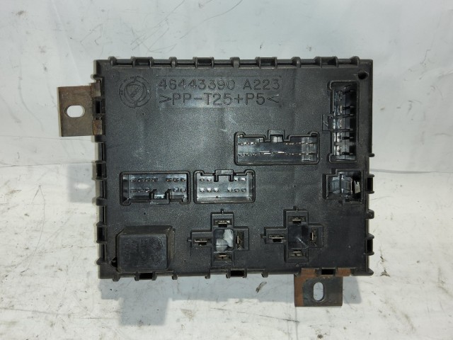 Fiat Bravo/Brava/Marea 46443390 számú belső biztosíték tábla