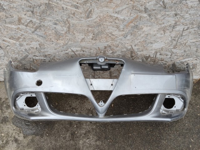 181063 Alfa Romeo Giulietta 2010-2016 első lökhárító, a képen látható javítással 