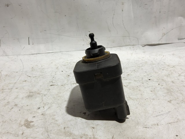 Lancia Delta 9946635 számú fényszórómagasság állító motor