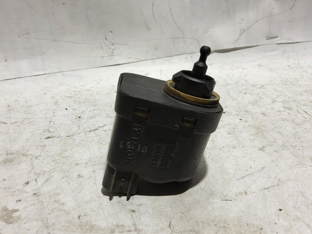 Lancia Delta 9946635 számú fényszórómagasság állító motor