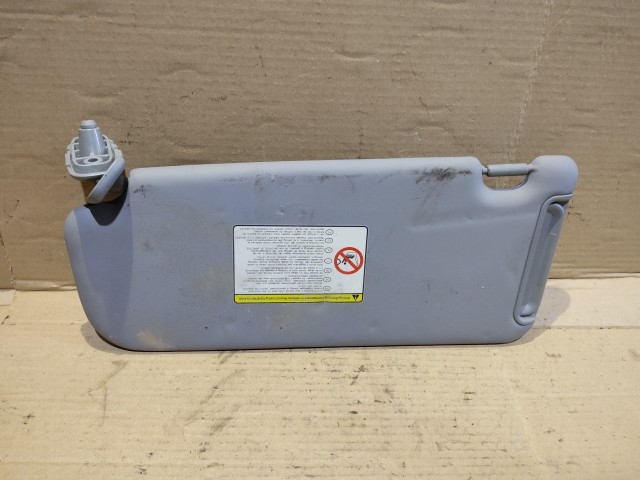 182473 Kia Sorento 2009-2015 szürke színű jobb oldali napellenző 