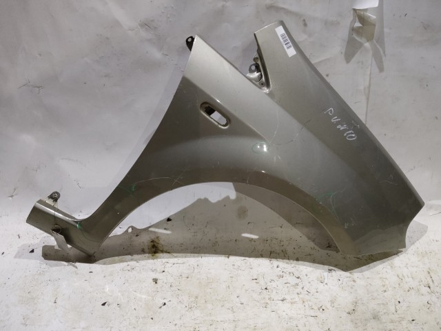 121926 Fiat Grande Punto 2005-2009  Jobb első sárvédő, a képen látható sérüléssel