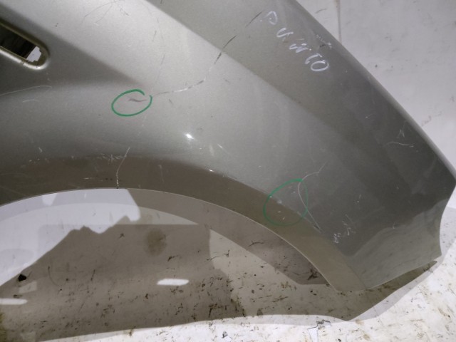 121926 Fiat Grande Punto 2005-2009  Jobb első sárvédő, a képen látható sérüléssel