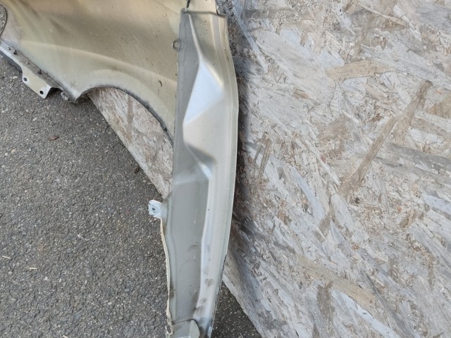 184593 Lancia Delta 2008-2014 jobb első sárvédő, a képen látható sérüléssel