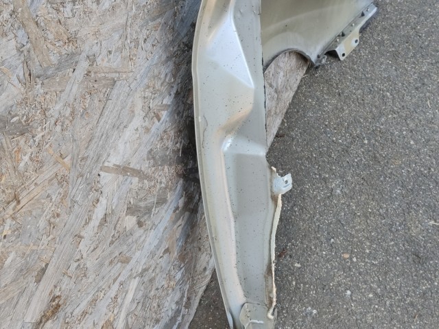 184596 Lancia Delta 2008-2014 bal első sárvédő, a képen látható sérüléssel