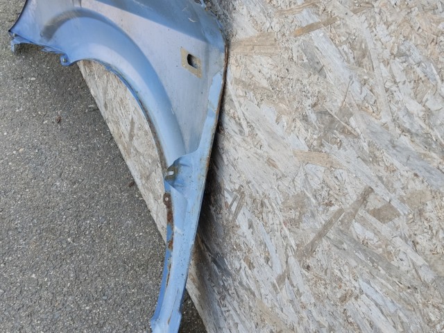 184597 Fiat Freemont 2011-2015 jobb első sárvédő, a képen látható sérüléssel