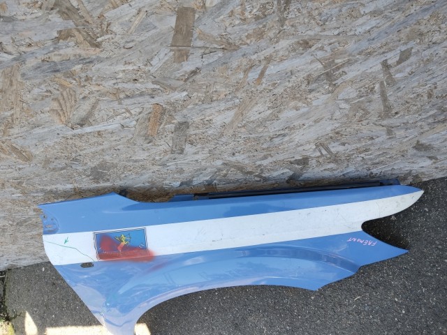 184597 Fiat Freemont 2011-2015 jobb első sárvédő, a képen látható sérüléssel