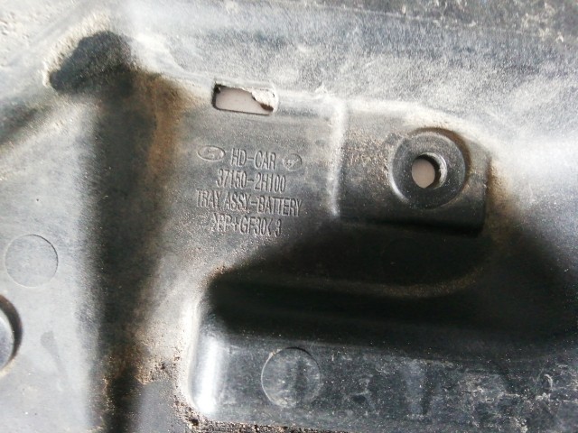 Kia Ceed I. Fl. 2009-2012 2008-2012 Akkumulátor tartó, tálca Használt
